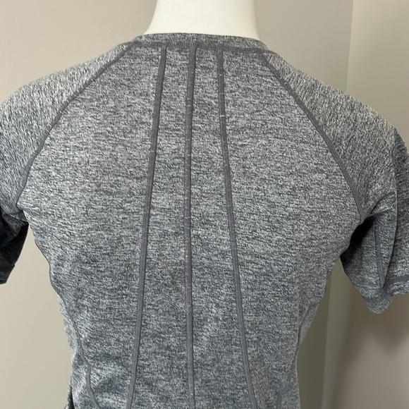 Athleta PACIFICA CONTOURED Grey HEATHER TEE UPF Swim Paddle Beach Sz S - Picture 7 of 13